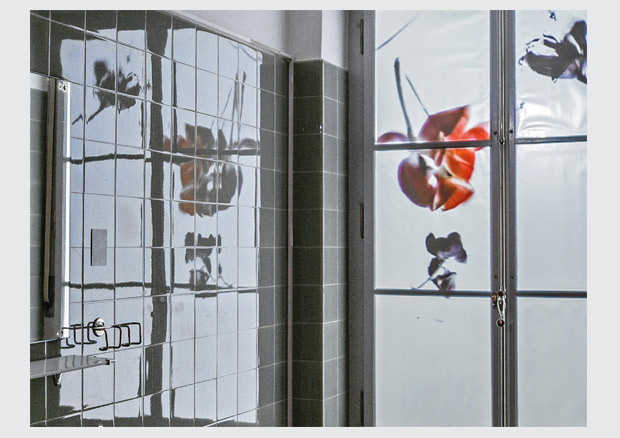 Ursula Palla, black flowers, 2014, Videoinstallation, Farbe, Ton, 13’10