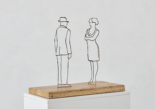 Markus Raetz, Madame et Monsieur, 2009, Eisendraht, hartgelötet, Eichenholz, gewachst, Privatbesitz

 - © Foto: SIK-ISEA, Zürich (Alexander Jaquemet), © 2023, ProLitteris, Zurich