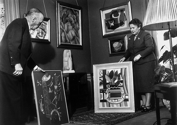 Hermann und Margrit Rupf in ihrer Wohnung an der Brückfeldstrasse 27, Bern, ca. 1955
 - © Foto: Kurt Blum