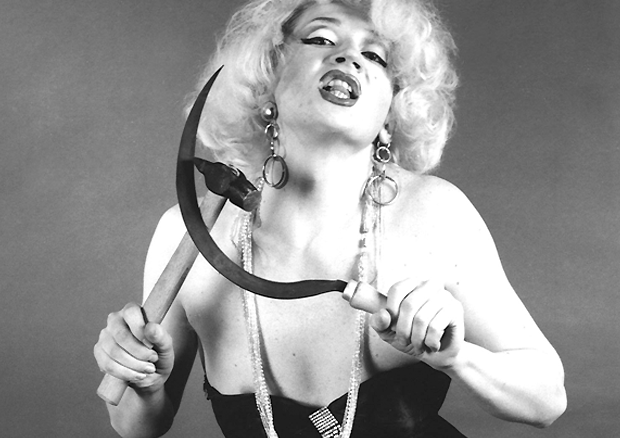 Sergei Borisov. Vladislav Mamyshev als Marilyn Monroe, 1991
Fotografie, 24 x 18 cm
Sammlung Arina Kowner

 - © © Der Künstler