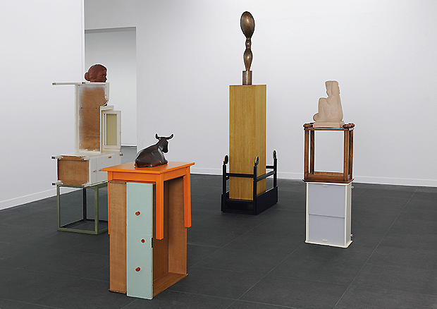 Florian Slotawa. Berner Sockel, 2010. (4-teilig, diverse Masse und
Materialien). Hermann und Margrit Rupf-Stiftung, Kunstmuseum Bern - © 2011, ProLitteris, Zürich